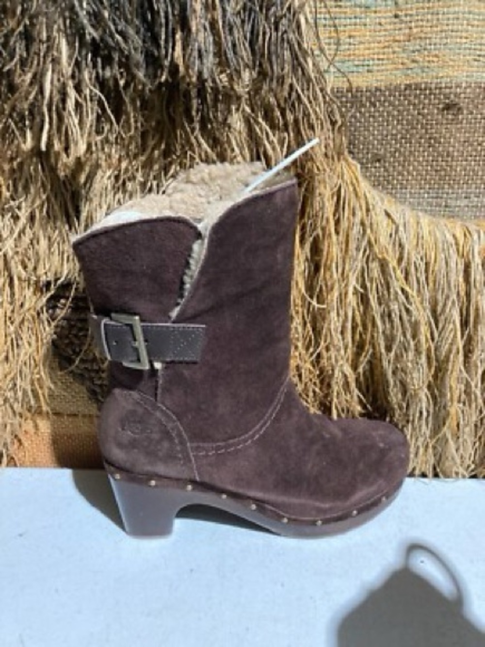 Ugg Australia 'Amoret' Boot
Camel Brown Suede Size 9
